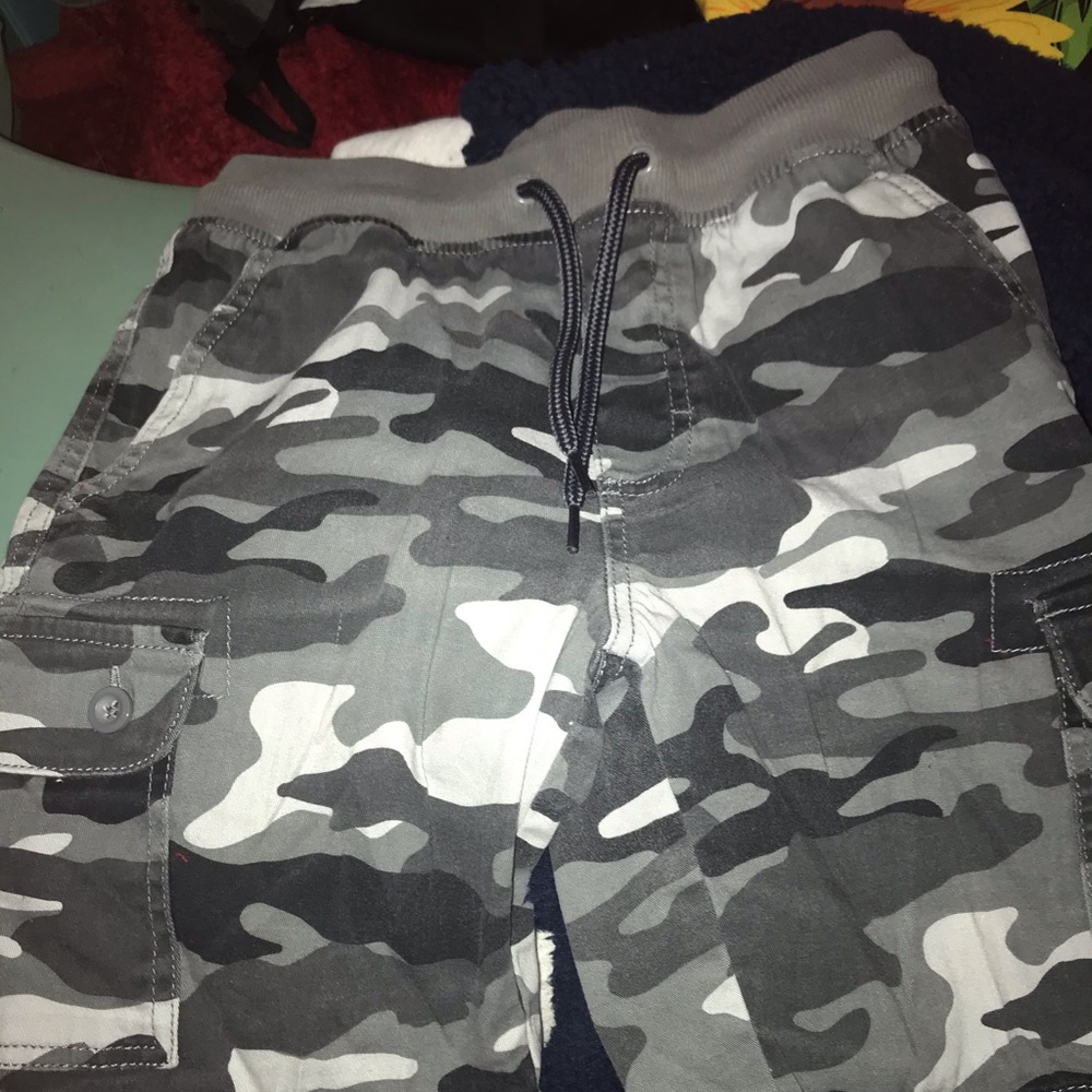 New without tag boys camp shorts. Size YL. 10/12